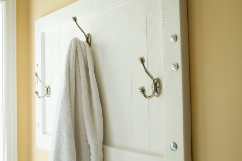 towel rack from twin foot board www.lifeatthecottage.com
