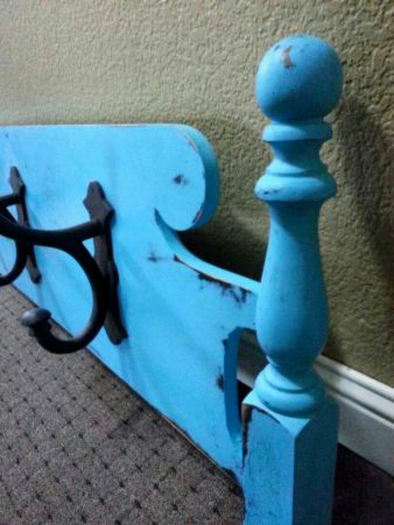 Up-cycled bed foot board. www.lifeatthecottage.com