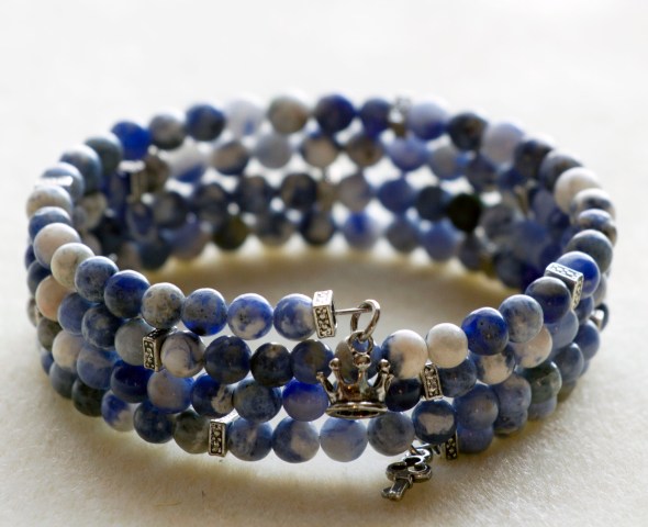 Tutorial for memory wire bracelets. www.lifeatthecottage.com