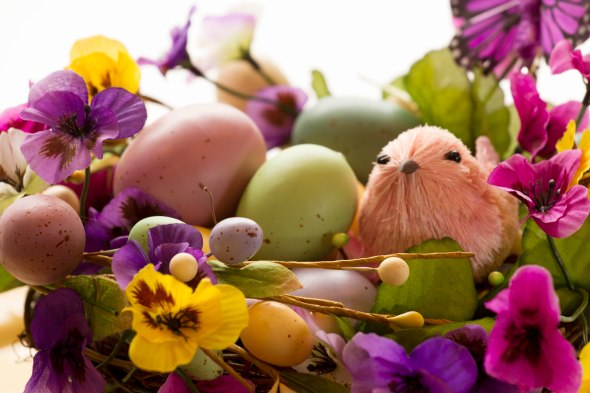 A Spring/Easter Arrangement www.lifeatthecottage.com