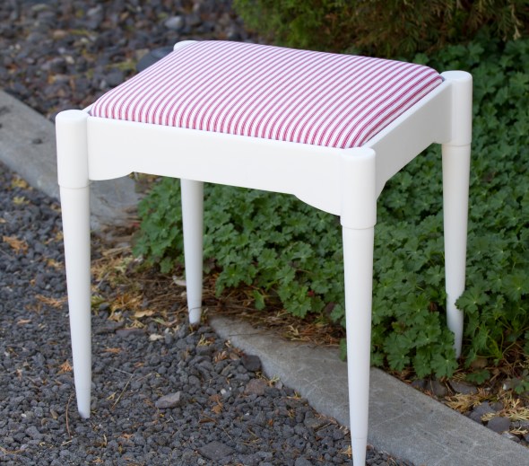 Sewing Bench Makeover www.lifeatthecottage.com
